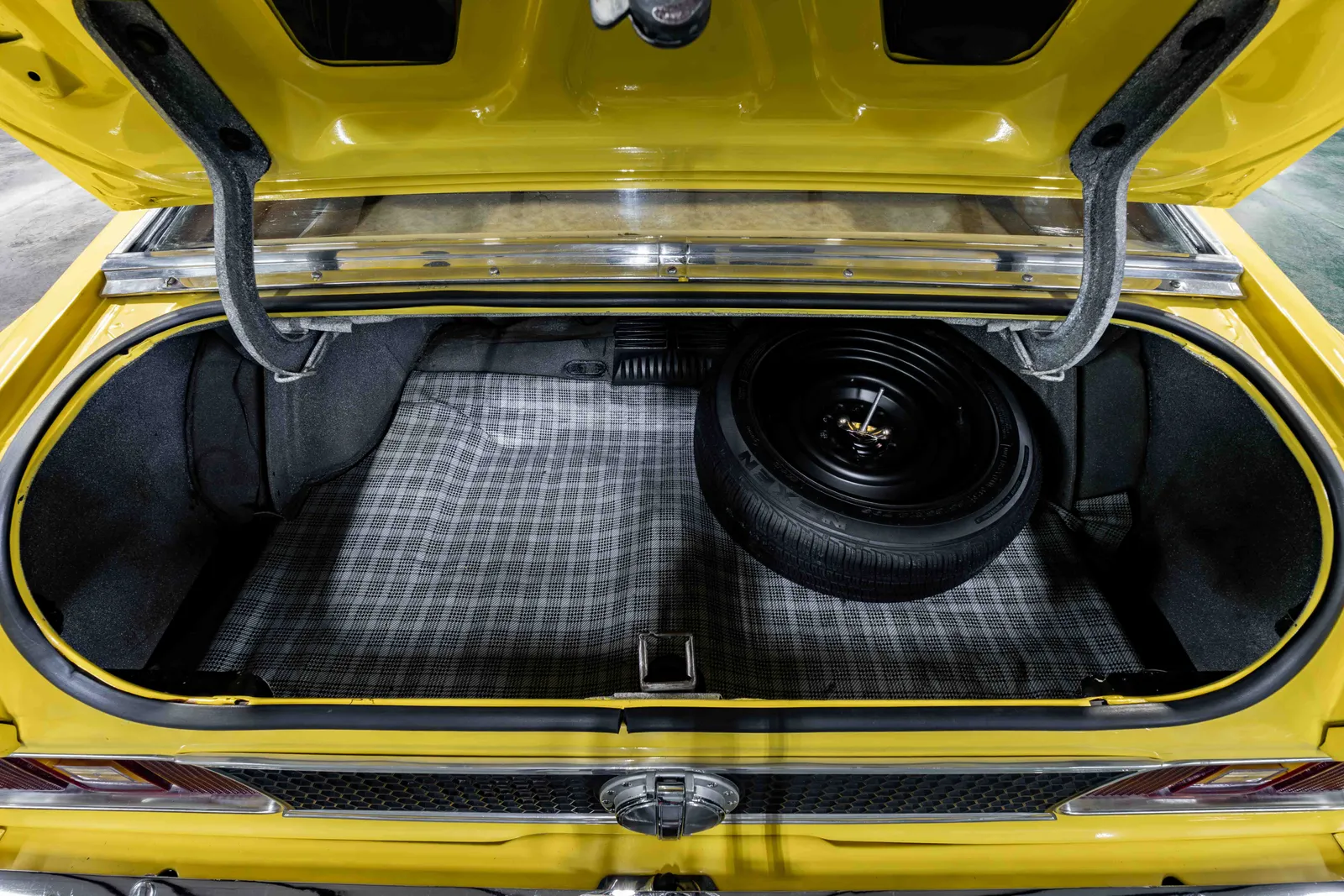 19_1973-Ford-Mustang Mach 1-Yellow-119224-54.jpg